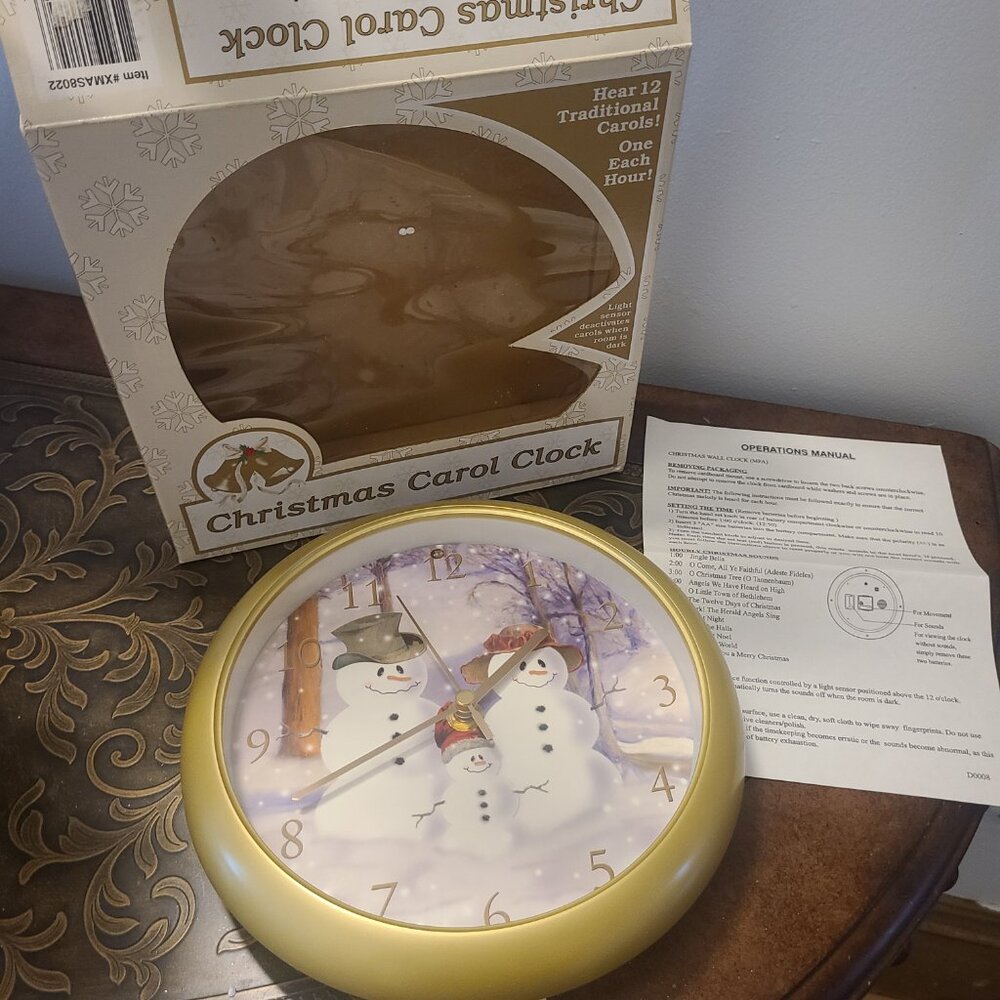 Feldstein Christmas Carol Clock 8" Plays 12 Carols Light Sensor Mint in Box